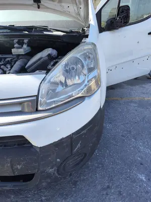 Foto de FARO IZQUIERDO CITROEN BERLINGO FURGÓN 1.6 16V HDi FAP (75 CV / 55 KW) referencia 6208K6