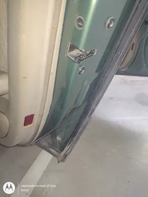 Foto de CERRADURA PUERTA TRASERA DERECHA AUDI A6 BERLINA (4B2) 1.9 TDI (131 CV / 96 KW)