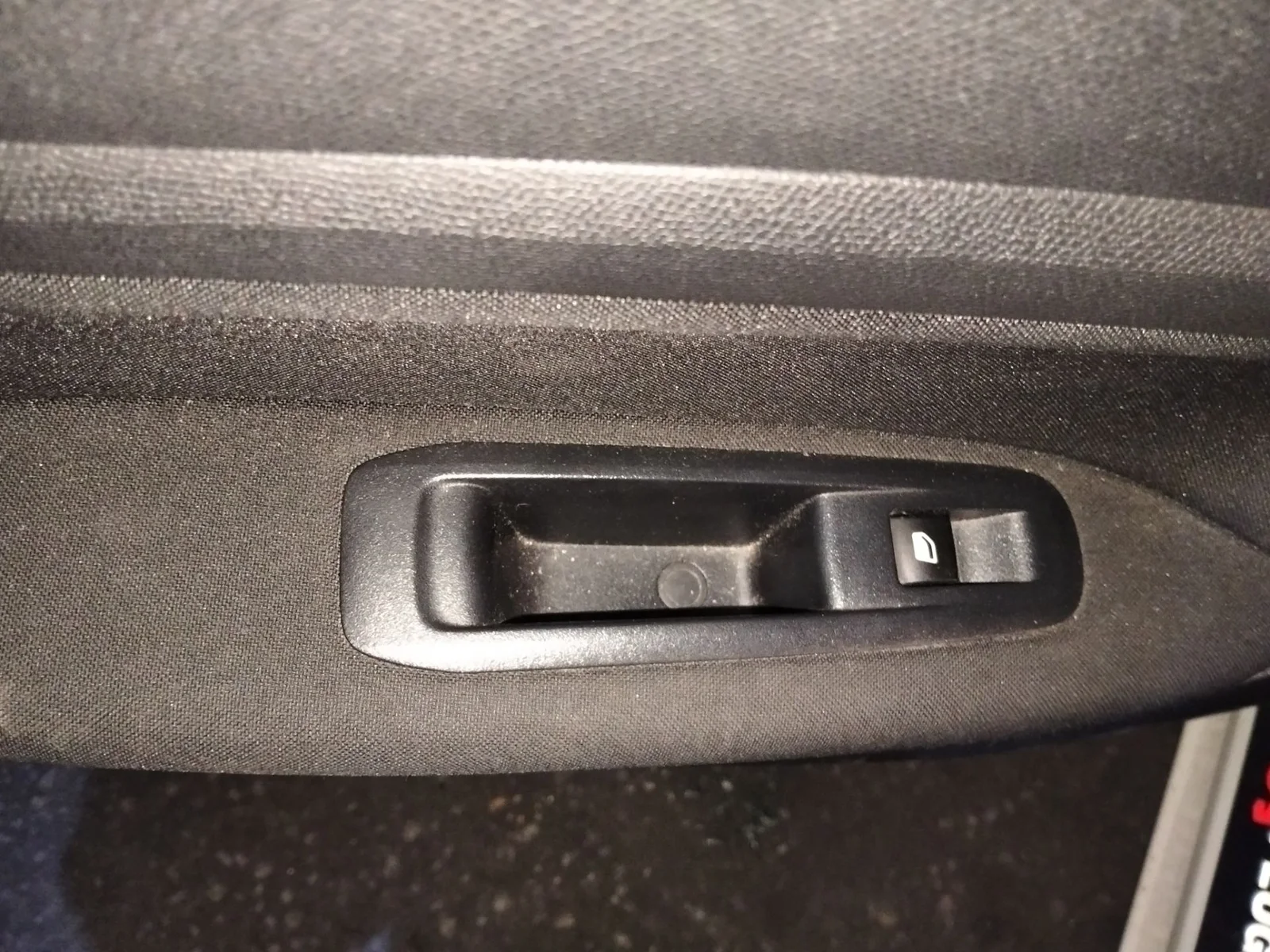 Foto de MANDO ELEVALUNAS TRASERO IZQUIERDO PEUGEOT 308