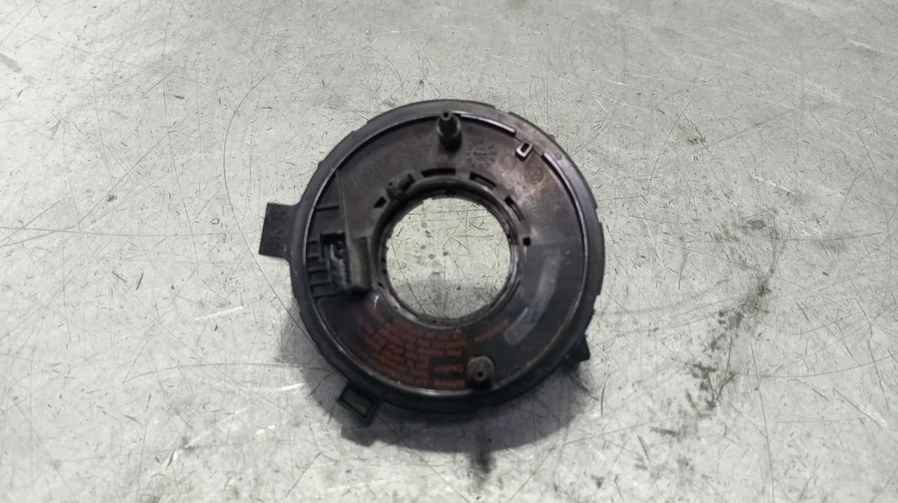 Foto de ANILLO AIRBAG AUDI A6 BERLINA (4B2) 2.5 V6 24V TDI (150 CV / 110 KW) referencia 1J0959653B