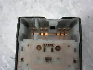 Foto de MANDO ELEVALUNAS DELANTERO IZQUIERDO NISSAN MICRA (K12E) referencia 25411AX01A foto 3