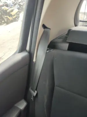 Foto de CINTURON SEGURIDAD TRASERO DERECHO RENAULT CLIO III 1.2 16V (75 CV / 55 KW)