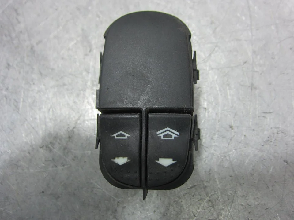 Foto de MANDO ELEVALUNAS DELANTERO IZQUIERDO FORD FOCUS BERLINA (CAK) 1.8 TDCi CAT (101 CV / 74 KW) referencia YS4T14529AA
