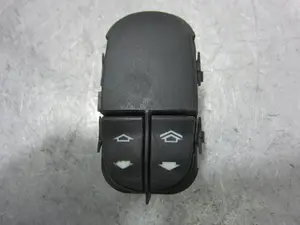 Foto de MANDO ELEVALUNAS DELANTERO IZQUIERDO FORD FOCUS BERLINA (CAK) 1.8 TDCi CAT (101 CV / 74 KW) referencia YS4T14529AA