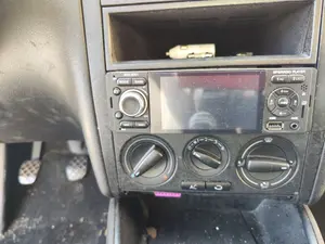 Foto de SISTEMA AUDIO / RADIO CD VOLKSWAGEN GOLF IV BERLINA (1J1)(10.1997) 2.0  (116 CV / 85 KW)