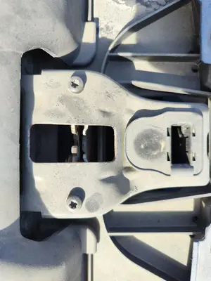 Foto de CERRADURA CAPO BMW SERIE 1 BERLINA (E81/E87) 2.0 16V Diesel CAT (122 CV / 90 KW) referencia 51237008755