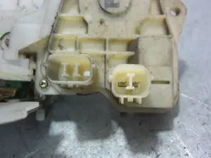 Foto de CERRADURA PUERTA TRASERA IZQUIERDA HONDA JAZZ (GD1/5) 1.4 DSi CAT (83 CV / 61 KW) referencia 72650S7A003 foto 4