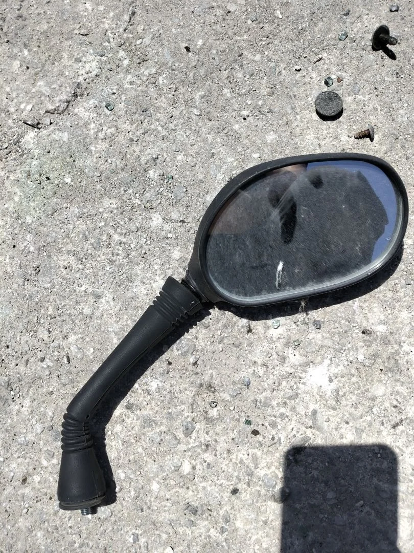 Foto de RETROVISOR DERECHO YAMAHA CYGNUS X 125 cm3 - 8.2 kW (0 CV / 0 KW)