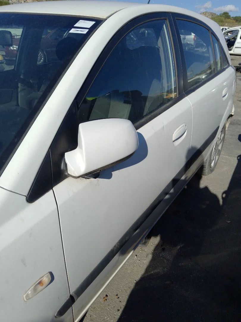 Foto de PUERTA DELANTERA IZQUIERDA KIA RIO (JB) 1.5 CRDi (110 CV / 81 KW)