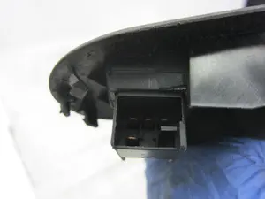 Foto de MANETA INTERIOR DELANTERA DERECHA VOLKSWAGEN GOLF IV BERLINA (1J1)(10.1997) 1.9 TDI (101 CV / 74 KW) referencia 3B1837114 foto 4