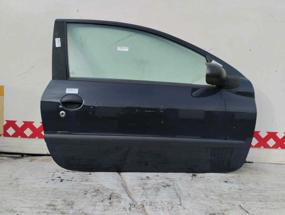 Foto de PUERTA DELANTERA DERECHA PEUGEOT 206 + 1.1 (60 CV / 44 KW)