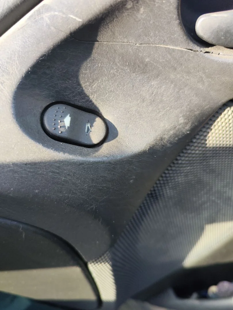 Foto de MANDO ELEVALUNAS DELANTERO DERECHO FORD FOCUS BERLINA (CAK) 1.6 16V CAT (101 CV / 74 KW)