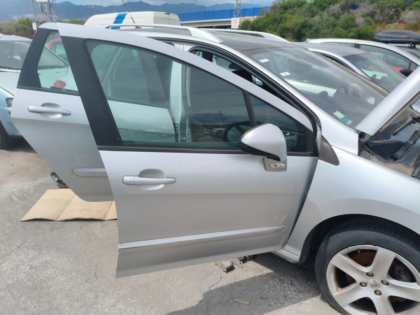 Foto de PUERTA DELANTERA DERECHA PEUGEOT 308 SW 2.0 16V HDi FAP CAT (RHR / DW10BTED4) (136 CV / 100 KW) referencia 9004CC