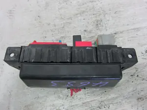 Foto de CAJA RELES / FUSIBLES TESLA MODEL S eléctrico 270 kW (367 CV / 270 KW) foto 4