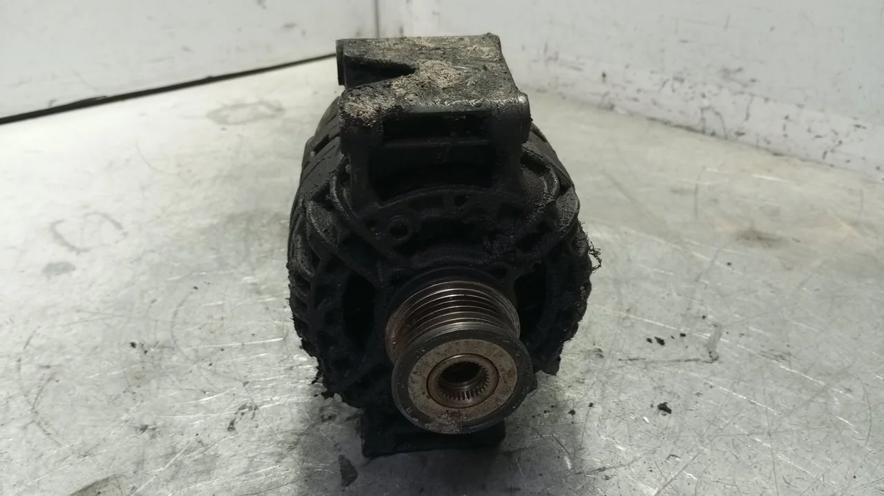 Foto de ALTERNADOR MERCEDES-BENZ VITO FURGÓN (638) 2.2 16V CDI Turbodiesel CAT (102 CV / 75 KW) referencia A0121542202
