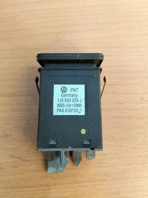 Foto de WARNING VOLKSWAGEN GOLF IV BERLINA (1J1)(10.1997) 1.9 TDI (131 CV / 96 KW) referencia 1J0953235J foto 2