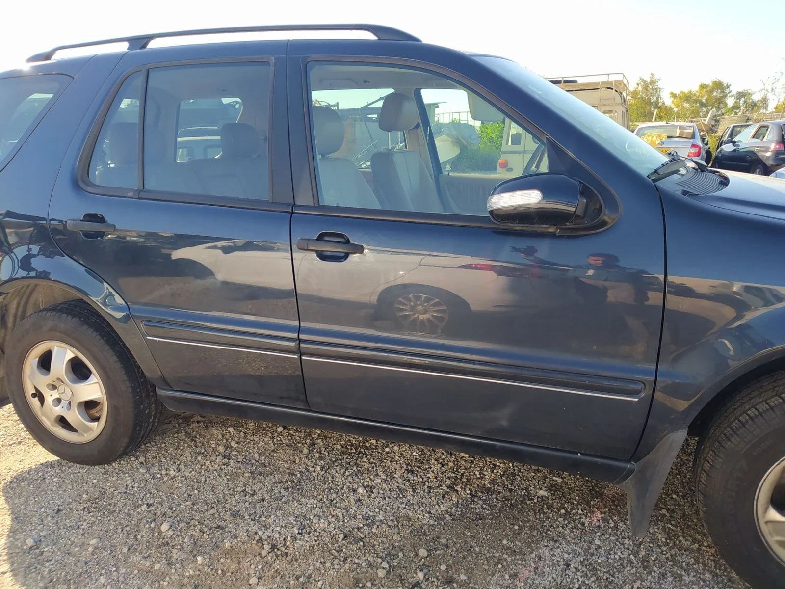 Foto de LUNA TRASERA DERECHA MERCEDES-BENZ CLASE ML (BM 163) 2.7 CDI 20V CAT (163 CV / 120 KW) referencia A1637351810