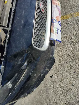 Foto de REFUERZO PARAGOLPES DELANTERO JAGUAR XE 2.0  Turbo CAT (200 CV / 147 KW)