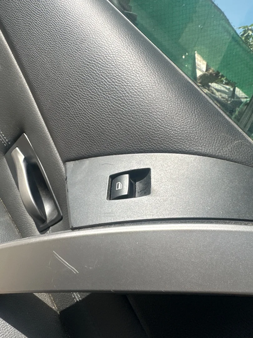 Foto de MANDO ELEVALUNAS TRASERO IZQUIERDO BMW SERIE 5 BERLINA (E60) 3.0 24V CAT (231 CV / 170 KW)