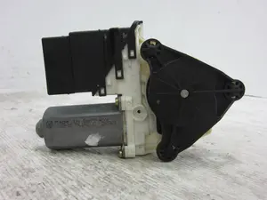 Foto de MOTOR ELEVALUNAS TRASERO IZQUIERDO VOLKSWAGEN GOLF IV BERLINA (1J1)(10.1997) 1.6 (101 CV / 74 KW) referencia 1J4959811C foto 2