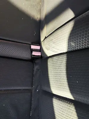 Foto de ENGANCHE CINTURON TRASERO CENTRAL RENAULT MEGANE II BERLINA 5P 1.5 dCi Diesel (106 CV / 78 KW)