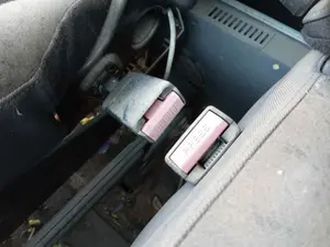 Foto de ENGANCHE CINTURON DELANTERO DERECHO NISSAN NV400 FURGON (X62) 2.3 dCi Diesel CAT (125 CV / 92 KW)