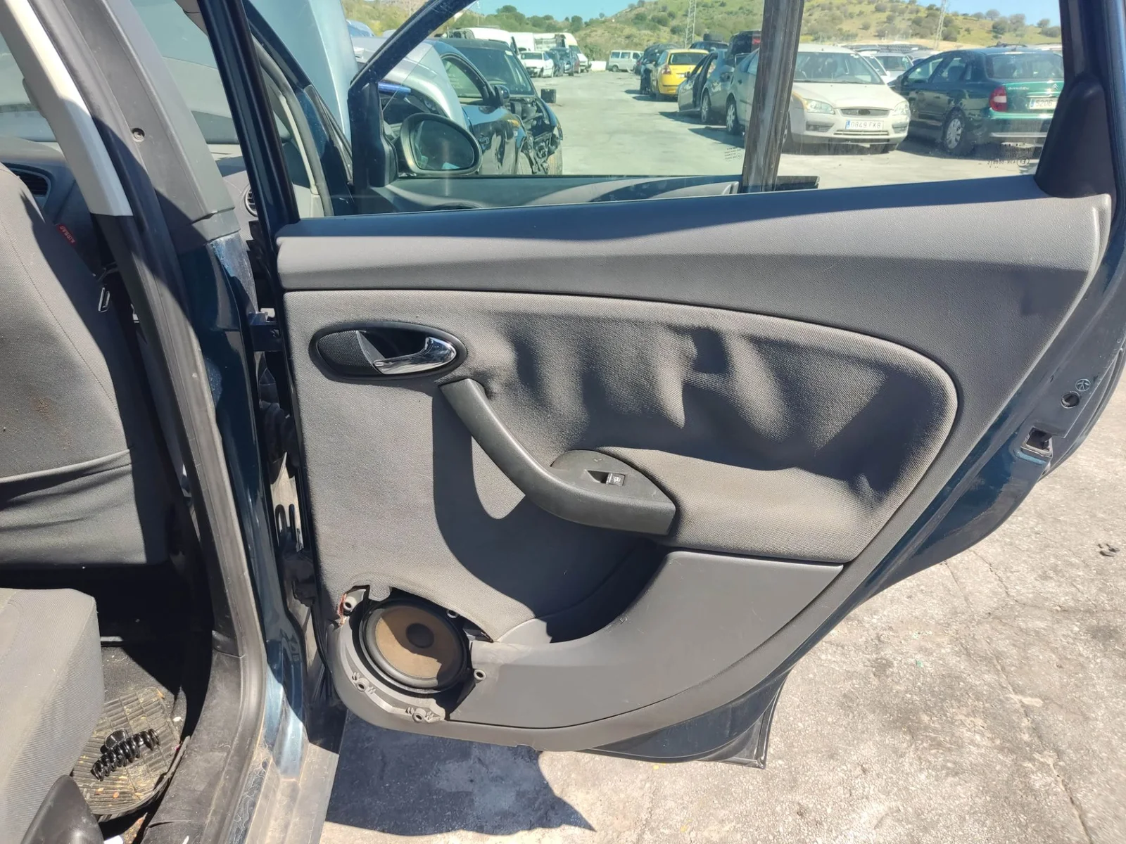 Foto de GUARNECIDO PUERTA TRASERA DERECHA SEAT ALTEA (5P1) 2.0 TDI (140 CV / 103 KW) referencia 5P0867212E 1UQ