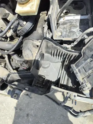 Foto de CAJA FILTRO AIRE FORD C-MAX (CB3)(2007) 1.8 TDCi Turbodiesel CAT (116 CV / 85 KW) referencia 1915027