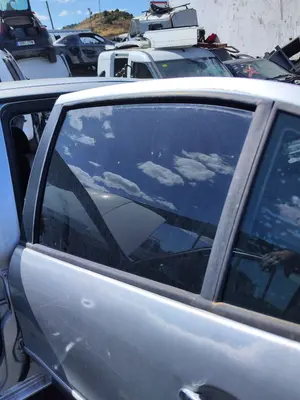 Foto de LUNA TRASERA IZQUIERDA SEAT LEON (1M1) 1.9 TDI (90 CV / 66 KW)