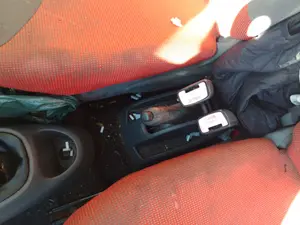 Foto de PALANCA FRENO PEUGEOT 107 1.0 CAT (384F) (68 CV / 50 KW)