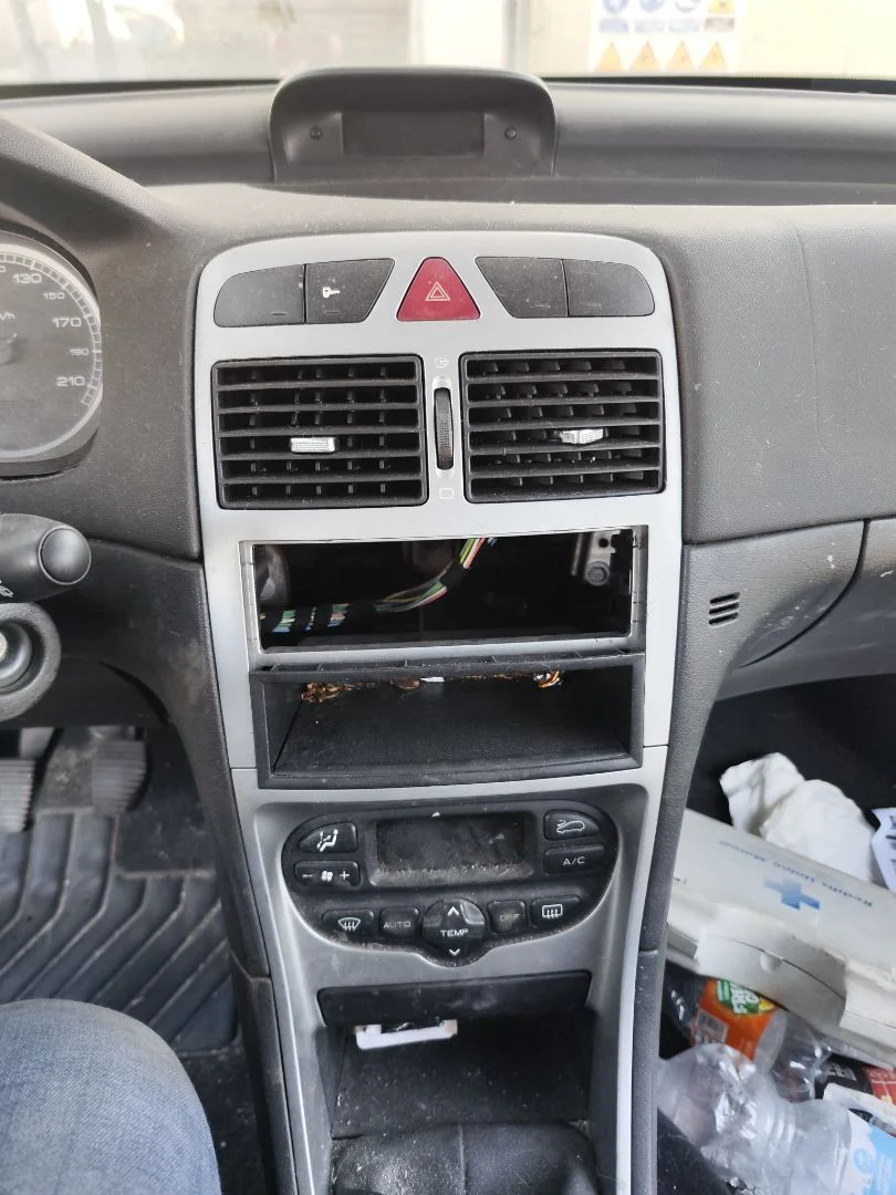 Foto de CONSOLA CENTRAL PEUGEOT 307 (S1)(04.2001) 1.6 16V CAT (109 CV / 80 KW)
