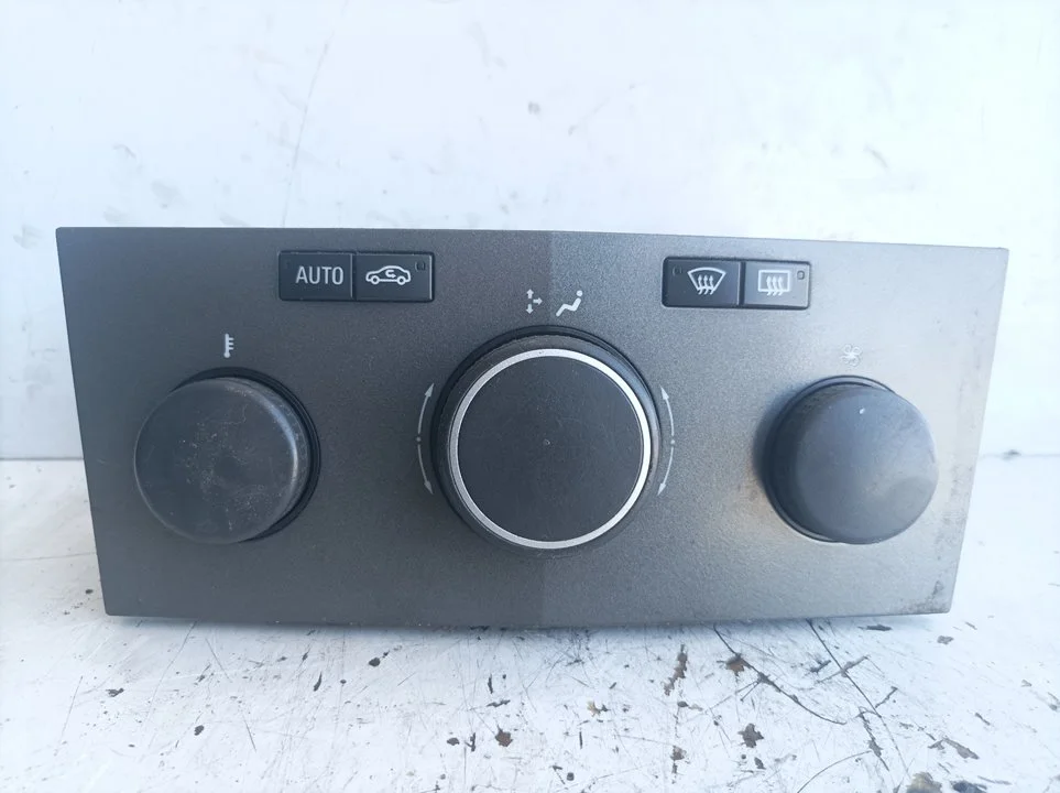 Foto de MANDO CLIMATIZADOR OPEL ASTRA H BERLINA referencia 13122963