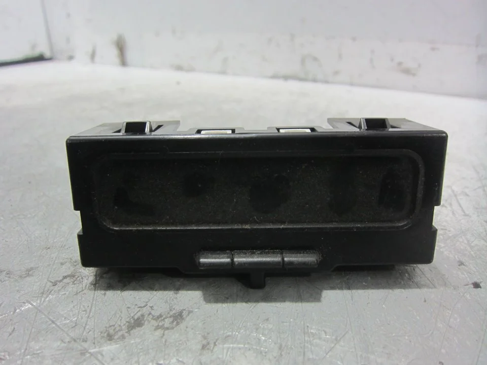 Foto de PANTALLA MULTIFUNCION RENAULT MEGANE I FASE 2 BERLINA (BA0) 1.9 dCi Diesel CAT (102 CV / 75 KW) referencia 8200028364A