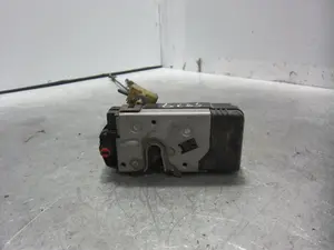 Foto de CERRADURA PUERTA TRASERA IZQUIERDA OPEL VECTRA C BERLINA 2.0 DTI (101 CV / 74 KW) referencia 24447345