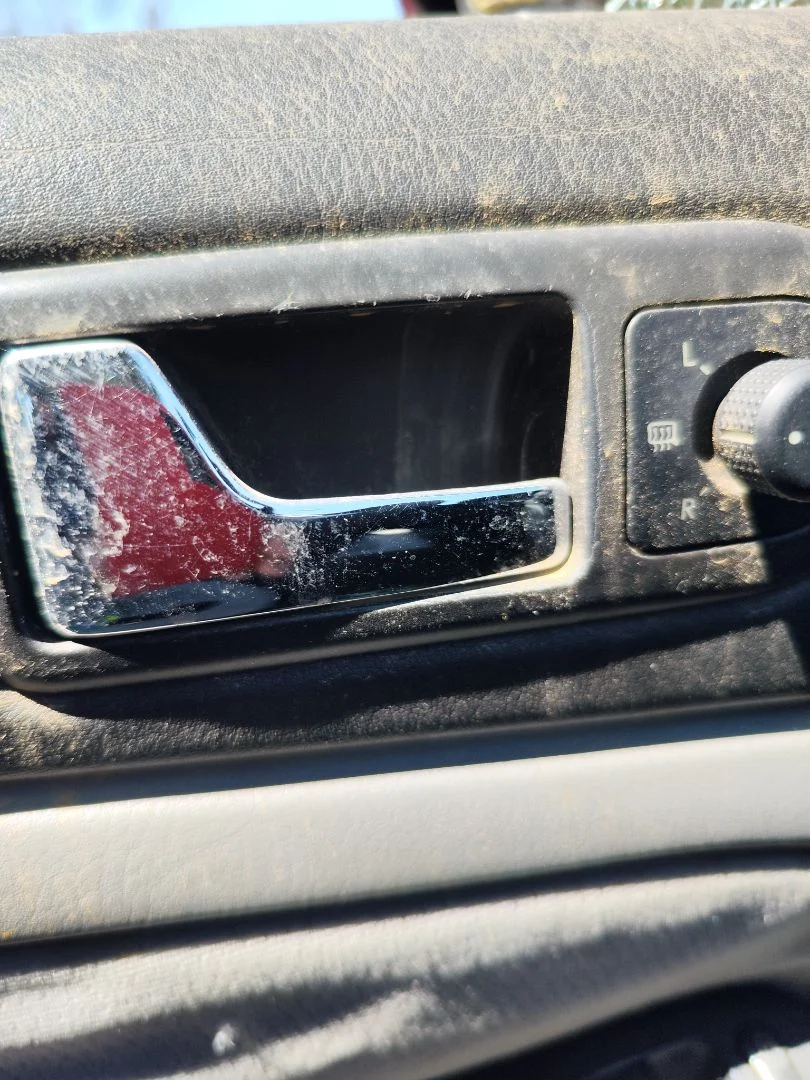 Foto de MANETA INTERIOR DELANTERA IZQUIERDA VOLKSWAGEN PASSAT BERLINA (3B2) 1.9 TDI (116 CV / 85 KW) referencia 3B1837113L FKZ