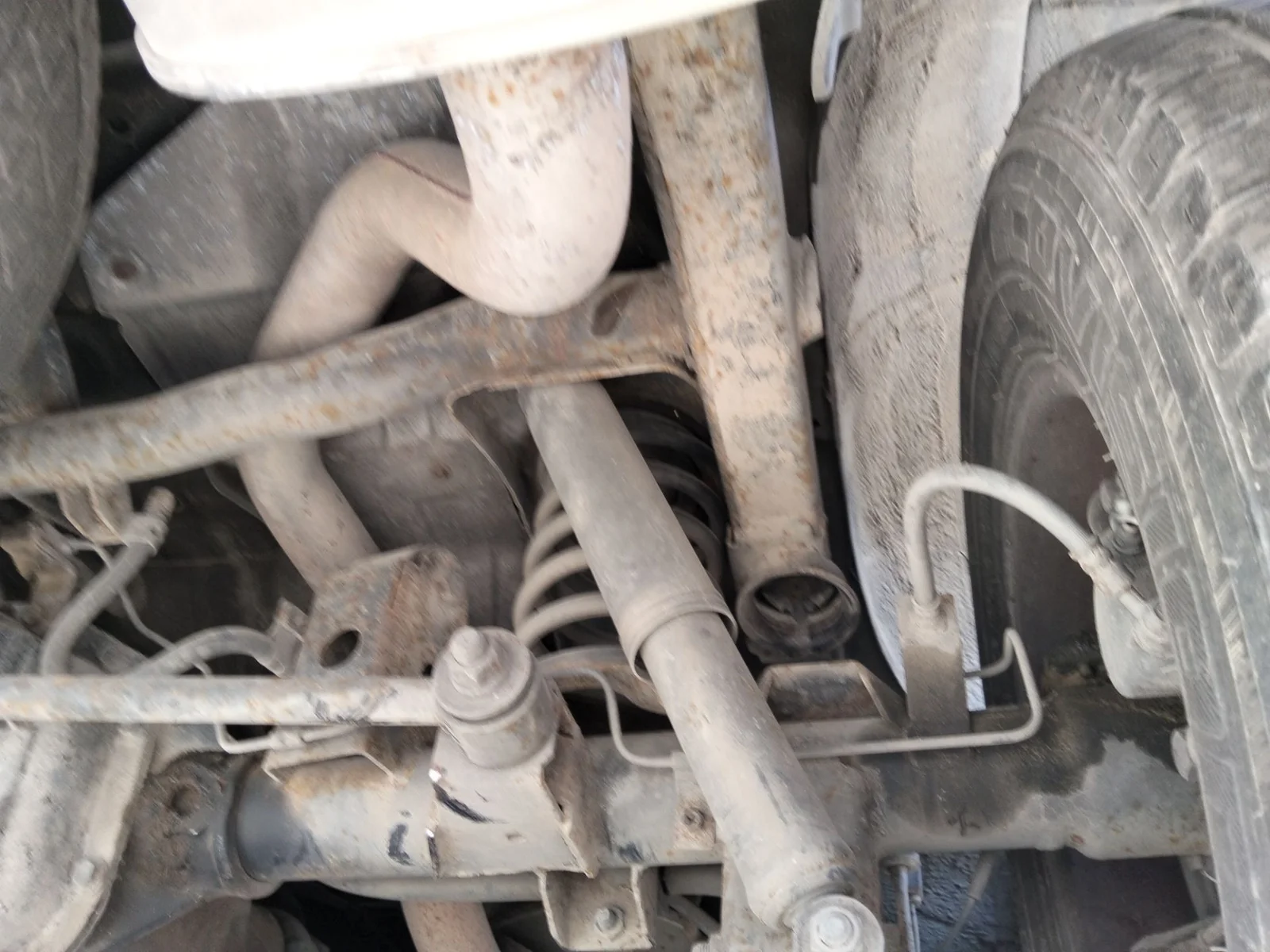 Foto de AMORTIGUADOR TRASERO DERECHO SSANGYONG REXTON 2.7 Turbodiesel CAT (160 CV / 118 KW)
