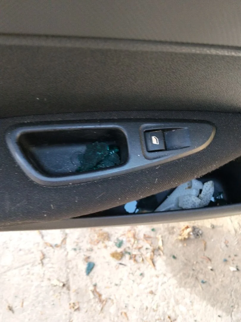 Foto de MANDO ELEVALUNAS TRASERO IZQUIERDO PEUGEOT 308 SW 1.6 HDi FAP CAT (9HZ / DV6TED4) (109 CV / 80 KW)