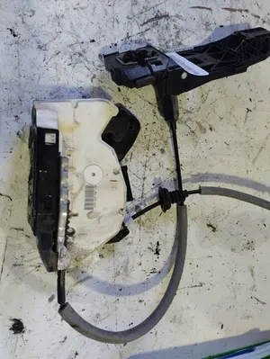 Foto de CERRADURA PUERTA TRASERA DERECHA VOLKSWAGEN POLO V (6R1) referencia 5K4839016F foto 6