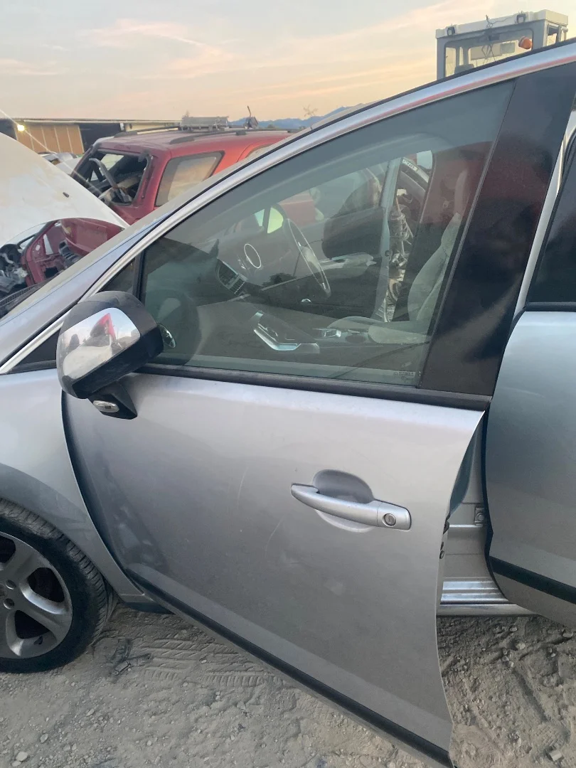 Foto de PUERTA DELANTERA IZQUIERDA PEUGEOT 3008 1.6 16V (120 CV / 88 KW)