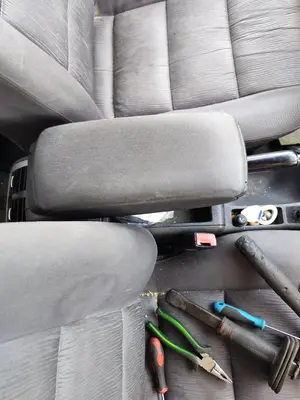 Foto de APOYABRAZOS CENTRAL AUDI A6 BERLINA (4B2) 2.5 V6 24V TDI (150 CV / 110 KW)