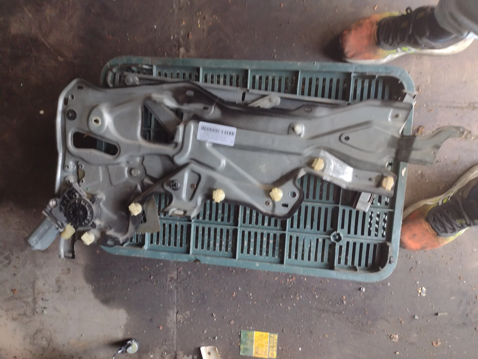 Foto de ELEVALUNAS TRASERO DERECHO RENAULT LAGUNA (B56) 1.9 dCi Diesel CAT (107 CV / 79 KW) referencia 7701367648