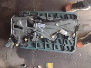 Foto de ELEVALUNAS TRASERO DERECHO RENAULT LAGUNA (B56) 1.9 dCi Diesel CAT (107 CV / 79 KW) referencia 7701367648