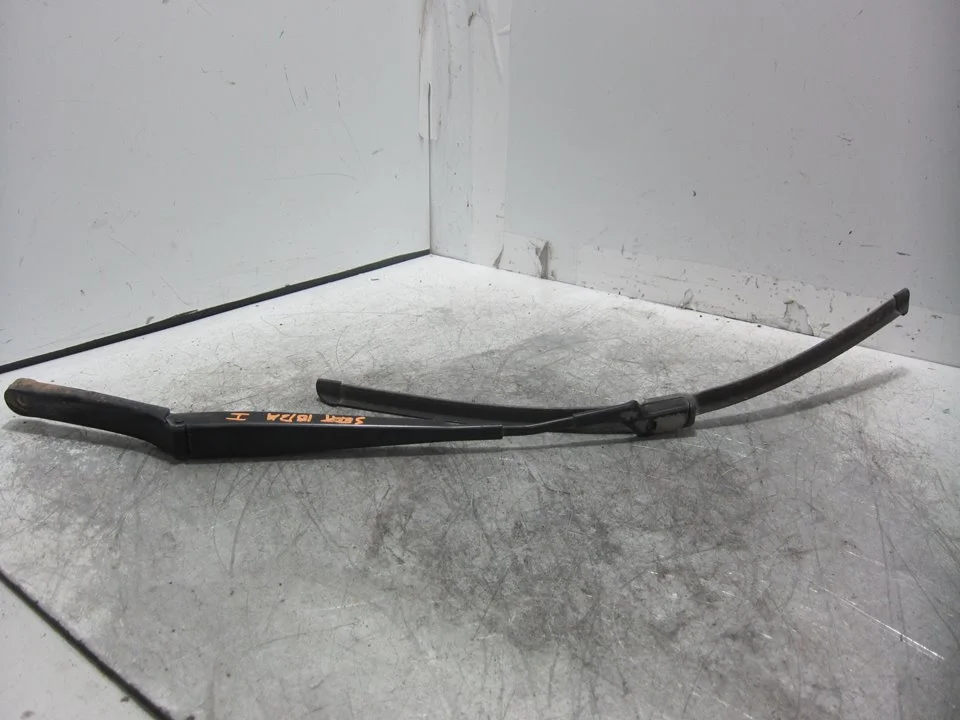 Foto de BRAZO LIMPIA DELANTERO IZQUIERDO SEAT IBIZA BERLINA (6J5) 1.4 16V (86 CV / 63 KW) referencia 6J1955409