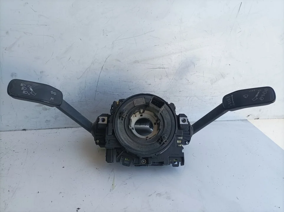Foto de MANDO MULTIFUNCION VOLKSWAGEN TOURAN (5T1) 2.0 TDI (150 CV / 110 KW) referencia 5Q0953507GH