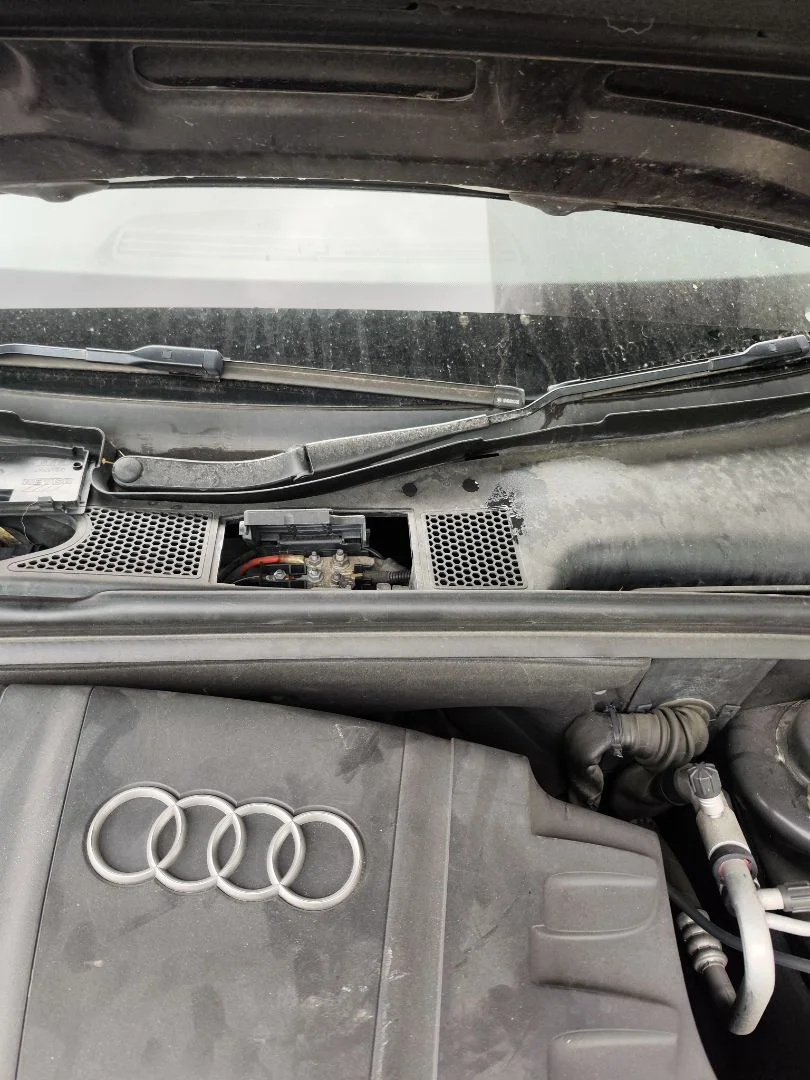 Foto de BRAZO LIMPIA DELANTERO IZQUIERDO AUDI A5 COUPE (8T) 2.0 16V TDI (170 CV / 125 KW)