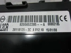 Foto de CAJA RELES / FUSIBLES RENAULT CLIO III 1.5 dCi Diesel (68 CV / 50 KW) referencia 8200652285 foto 3