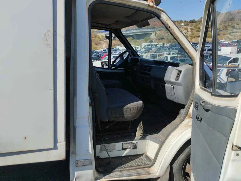 Foto de NO IDENTIFICADO FORD TRANSIT FURGÓN (CY/DY)(1986) 2.5 Diesel (80 CV / 59 KW)