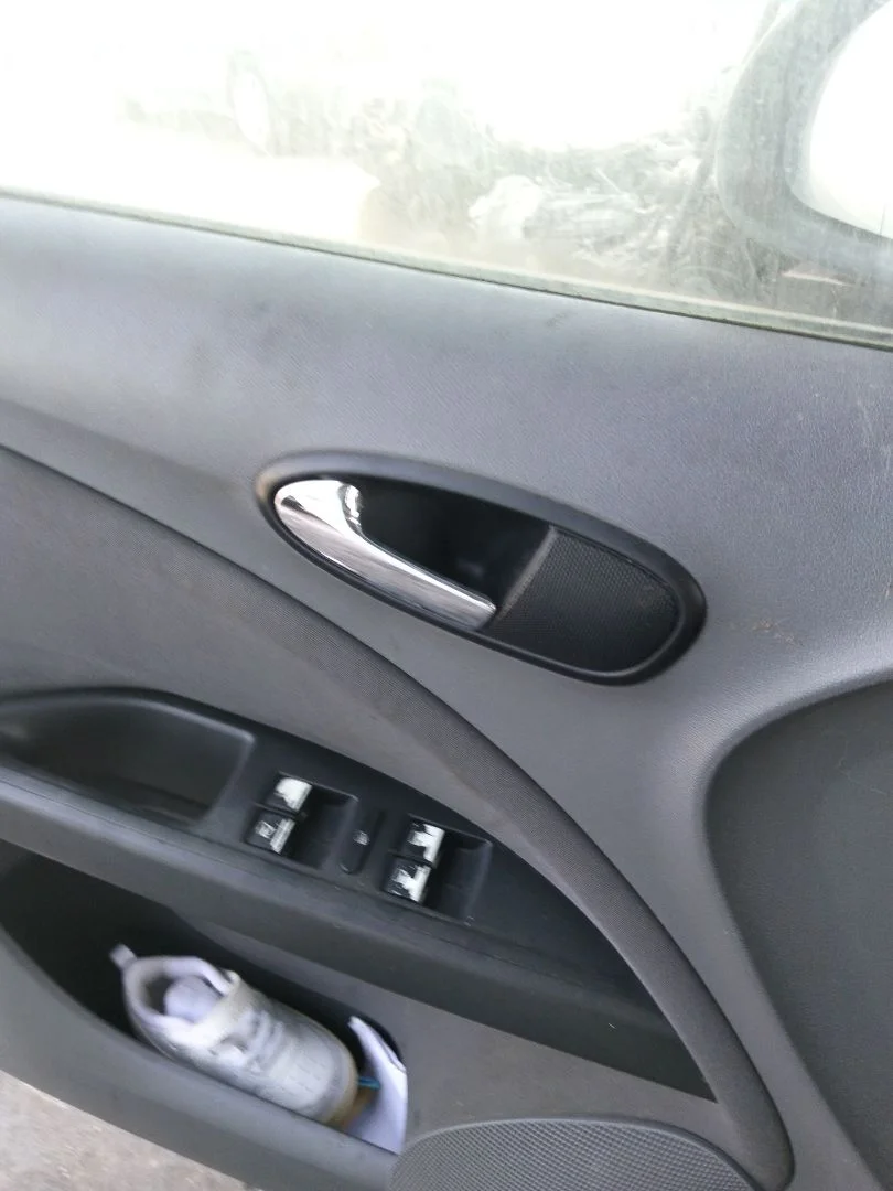 Foto de MANETA INTERIOR DELANTERA IZQUIERDA SEAT ALTEA (5P1) 1.9 TDI (105 CV / 77 KW) referencia 5P1867171 1UQ