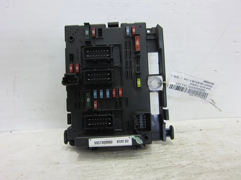 Foto de CAJA RELES / FUSIBLES PEUGEOT 206 1.4 HDi (68 CV / 50 KW) referencia 9657608880