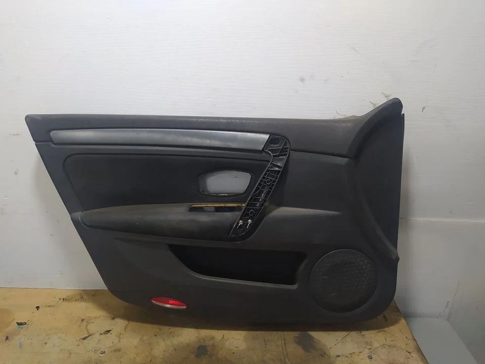 Foto de GUARNECIDO PUERTA DELANTERA IZQUIERDA RENAULT LAGUNA III BERLINA 1.5 dCi Diesel (110 CV / 81 KW) referencia 809010416R